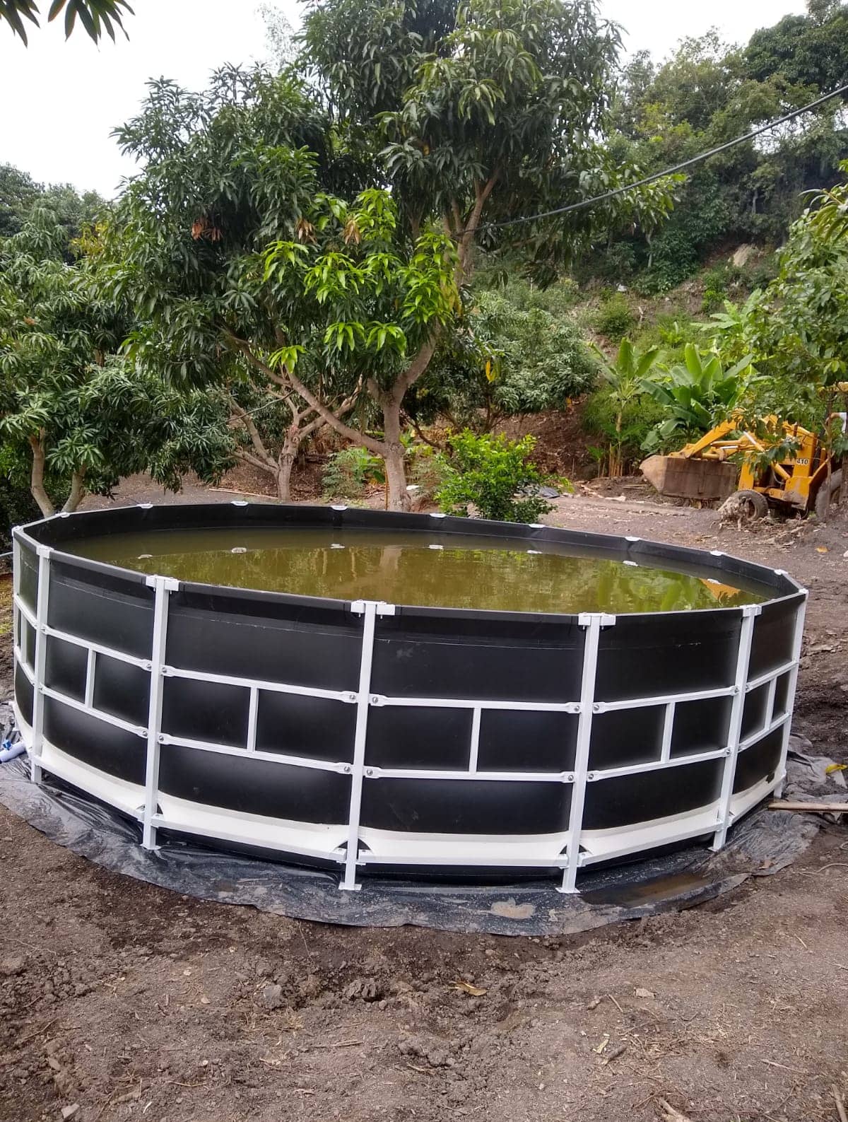 Tanque Agroindustrial, Geomembrana Referencia M - 16	Diámetro 5 metros Capacidad 20.000 litros Resistente y Durable