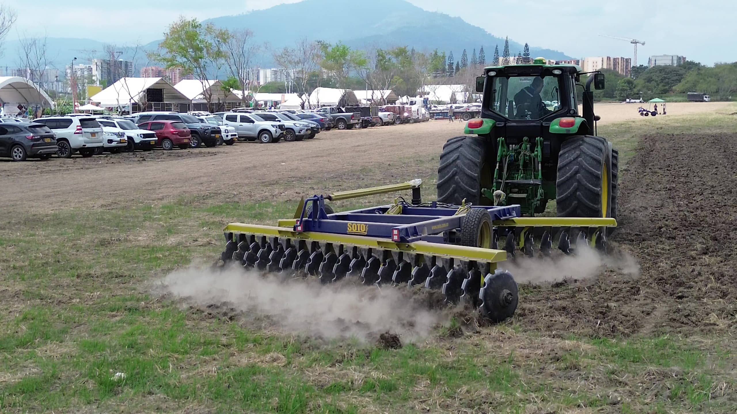 Rastra Aradora Pesada – Preparación del suelo de alta resistencia