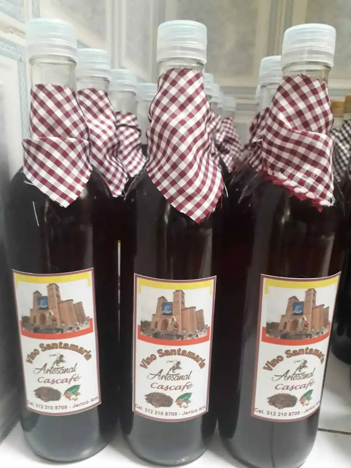 Vino artesanal de Cáscara de café maduro