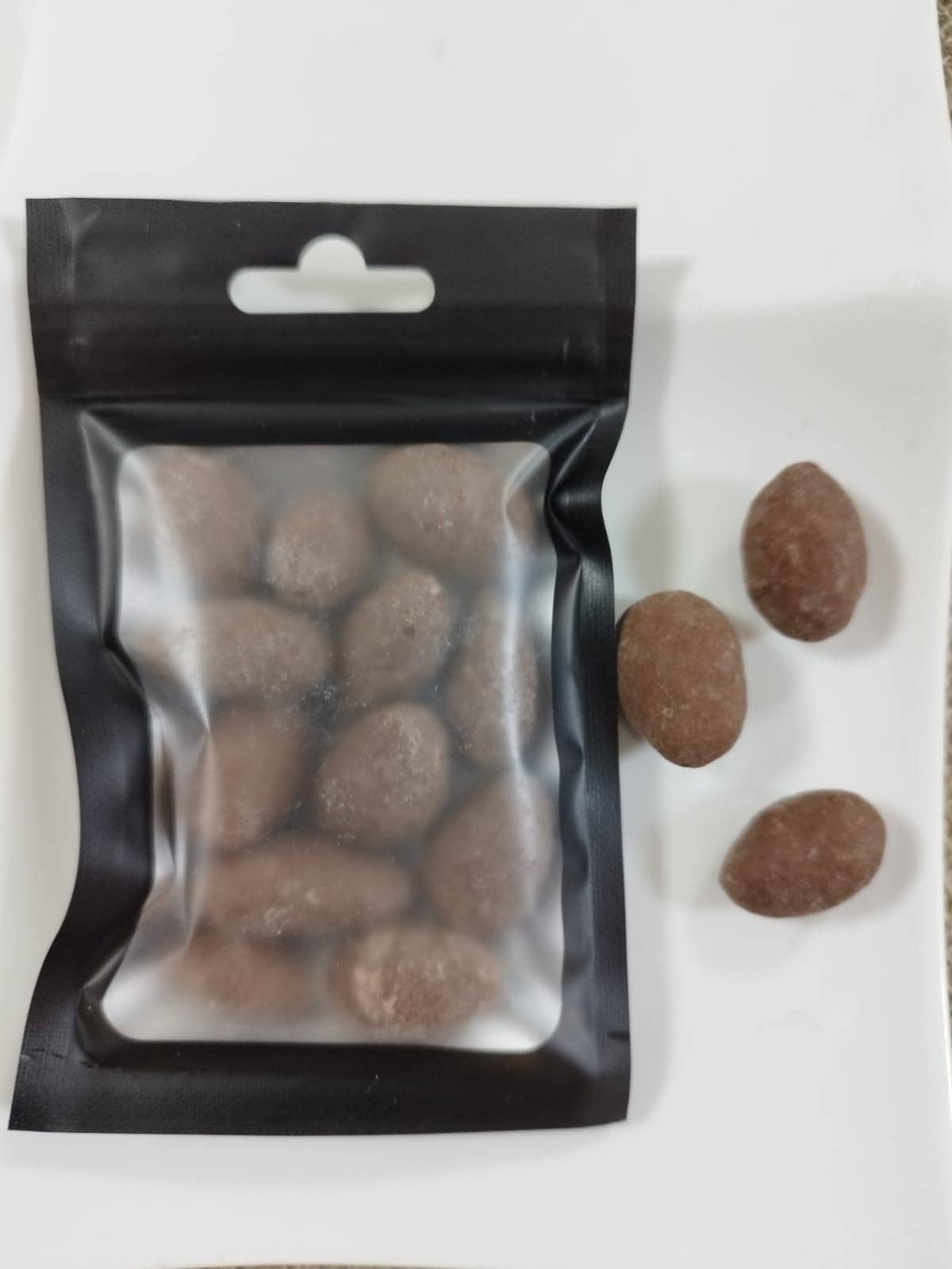 Almendra recubierta de chocolate